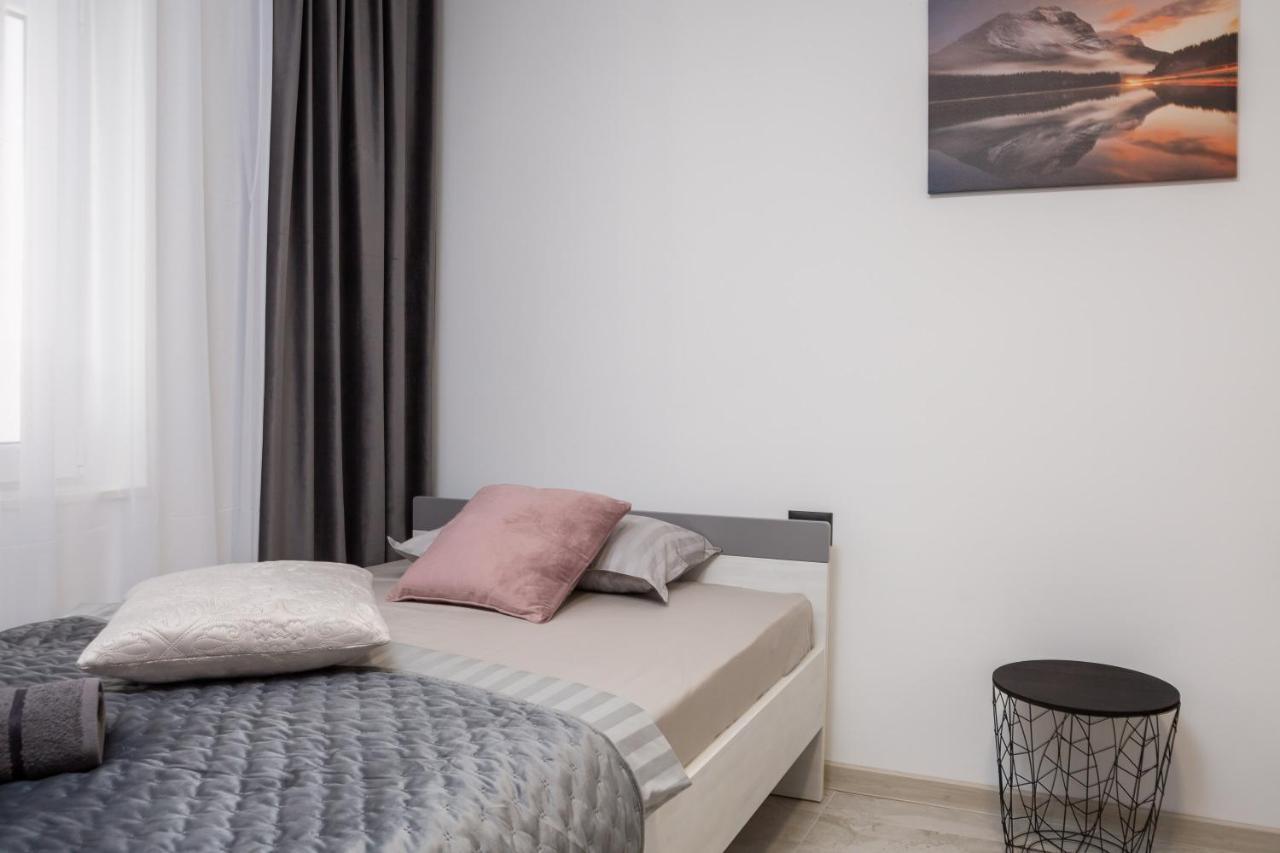 Luxury Apartment Lorena - Private Heated Pool - 예세니체 외부 사진