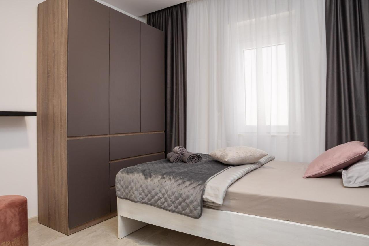 Luxury Apartment Lorena - Private Heated Pool - 예세니체 외부 사진