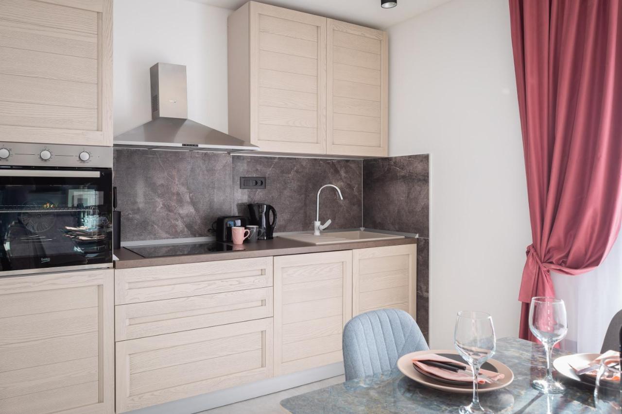 Luxury Apartment Lorena - Private Heated Pool - 예세니체 외부 사진