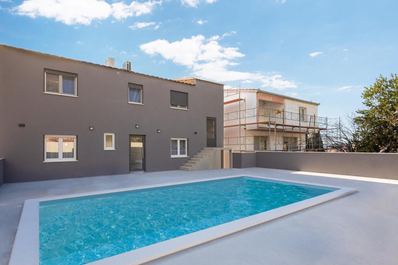 Luxury Apartment Lorena - Private Heated Pool - 예세니체 외부 사진