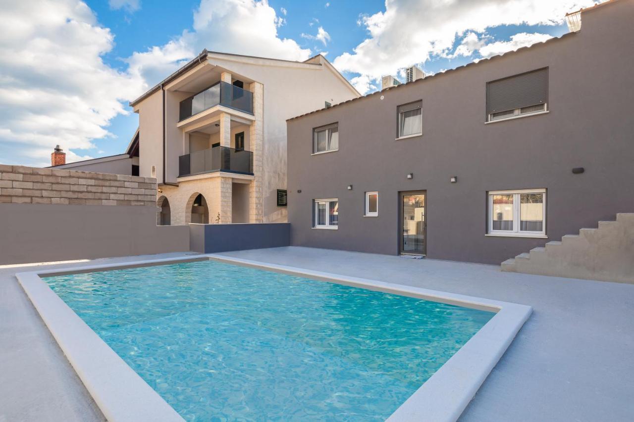 Luxury Apartment Lorena - Private Heated Pool - 예세니체 외부 사진