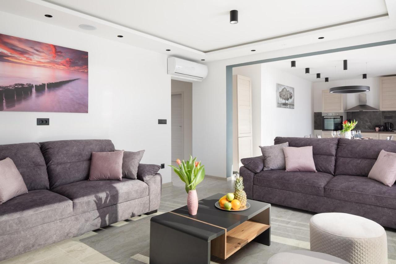 Luxury Apartment Lorena - Private Heated Pool - 예세니체 외부 사진