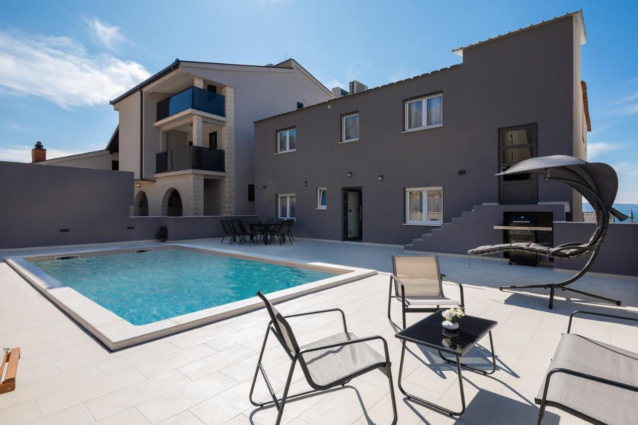Luxury Apartment Lorena - Private Heated Pool - 예세니체 외부 사진