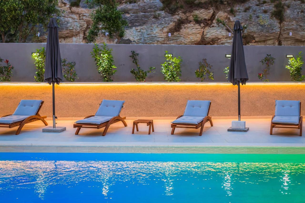 Luxury Apartment Lorena - Private Heated Pool - 예세니체 외부 사진