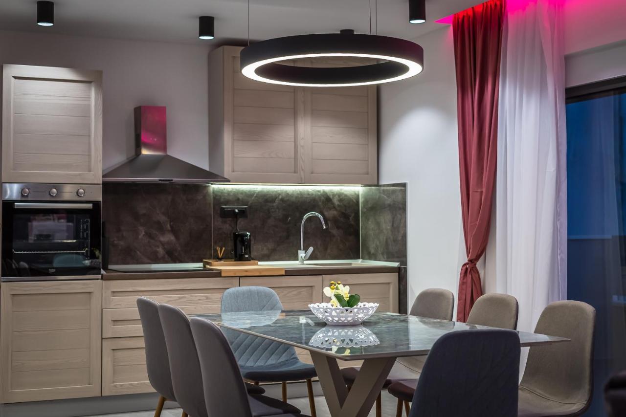 Luxury Apartment Lorena - Private Heated Pool - 예세니체 외부 사진