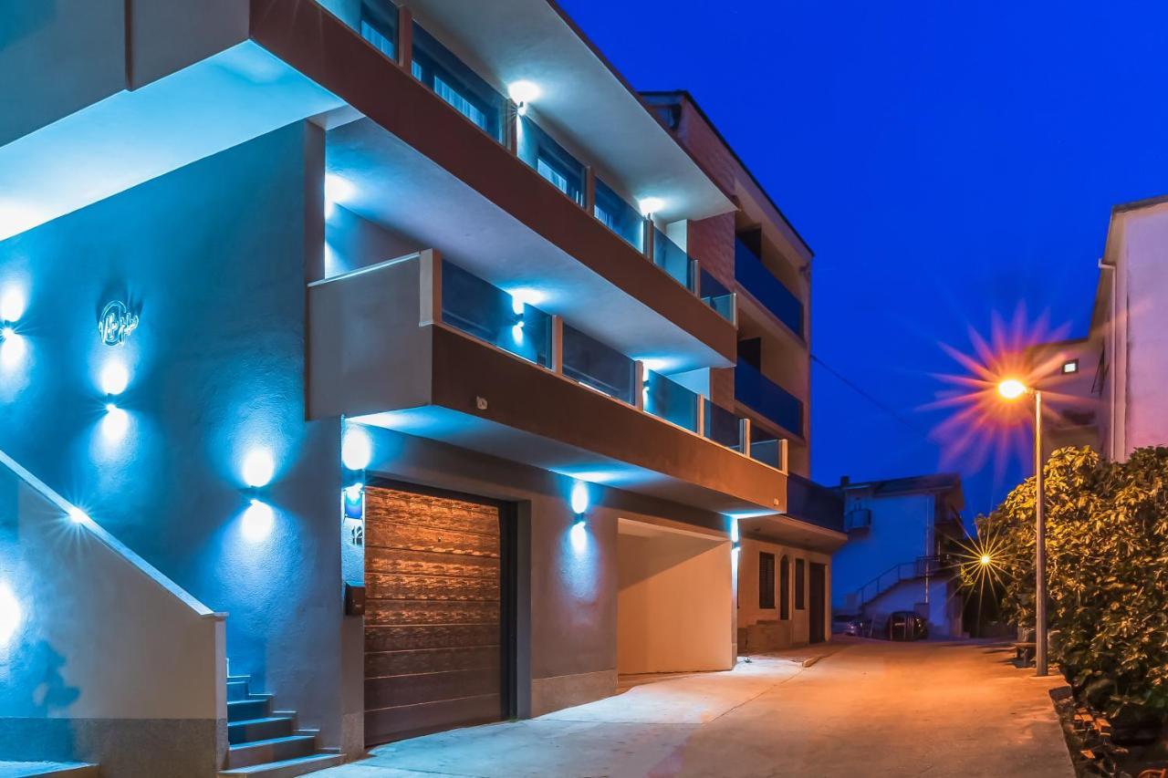 Luxury Apartment Lorena - Private Heated Pool - 예세니체 외부 사진