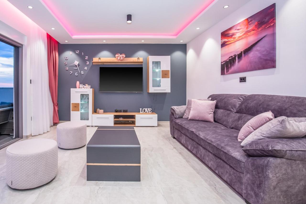 Luxury Apartment Lorena - Private Heated Pool - 예세니체 외부 사진