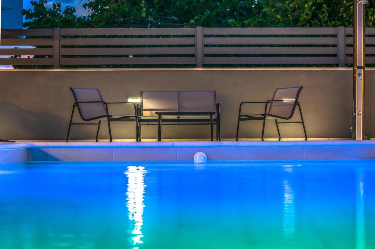 Luxury Apartment Lorena - Private Heated Pool - 예세니체 외부 사진