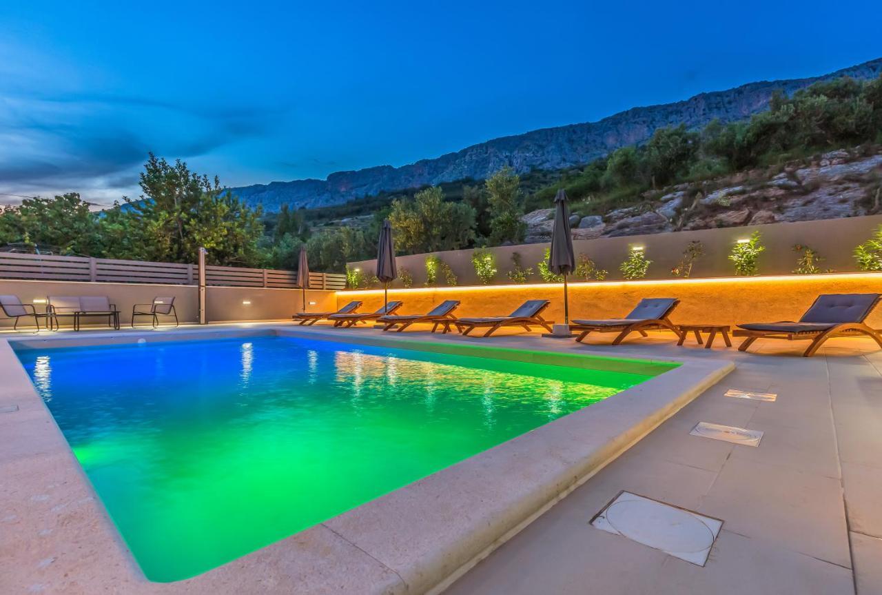 Luxury Apartment Lorena - Private Heated Pool - 예세니체 외부 사진