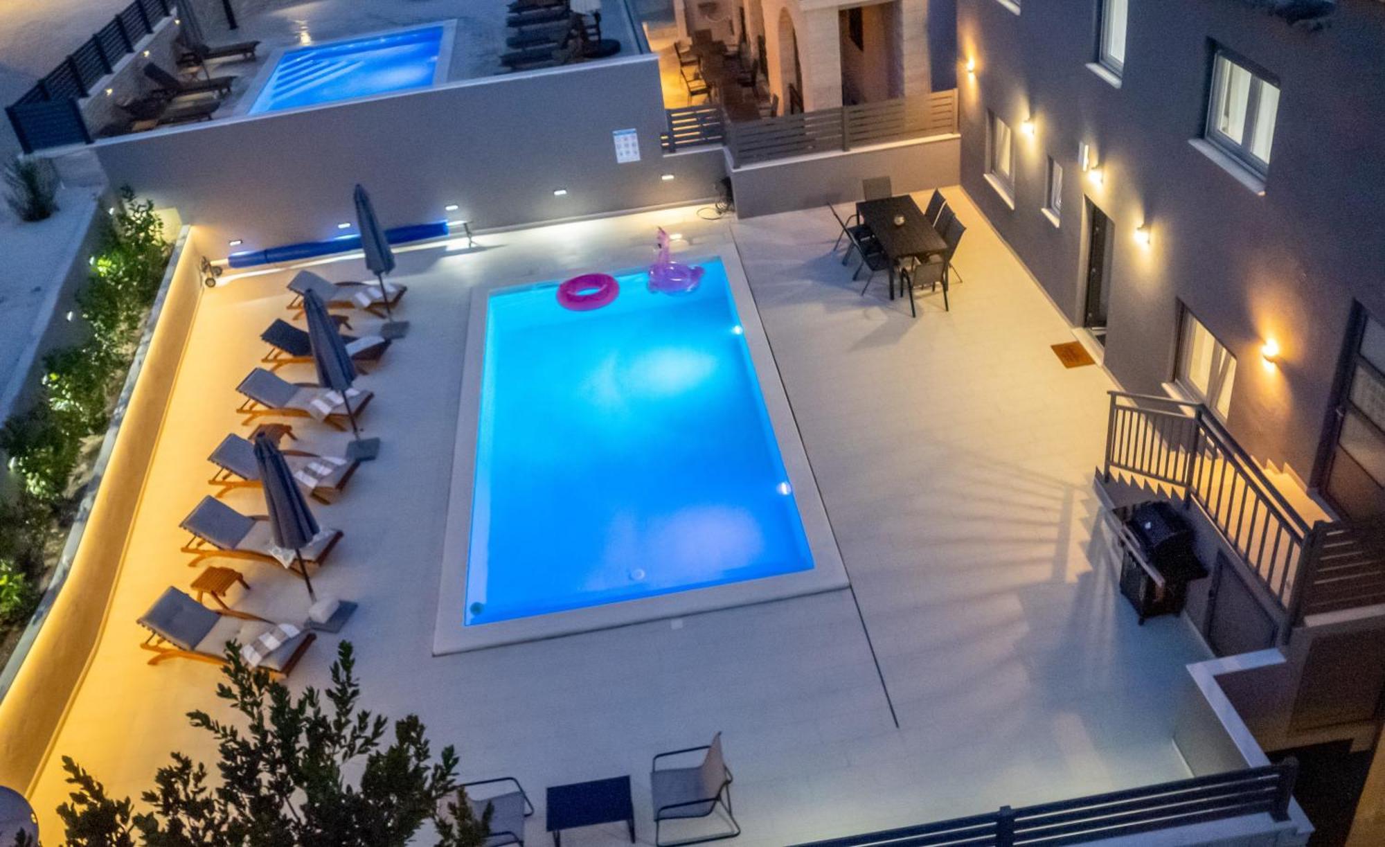 Luxury Apartment Lorena - Private Heated Pool - 예세니체 외부 사진