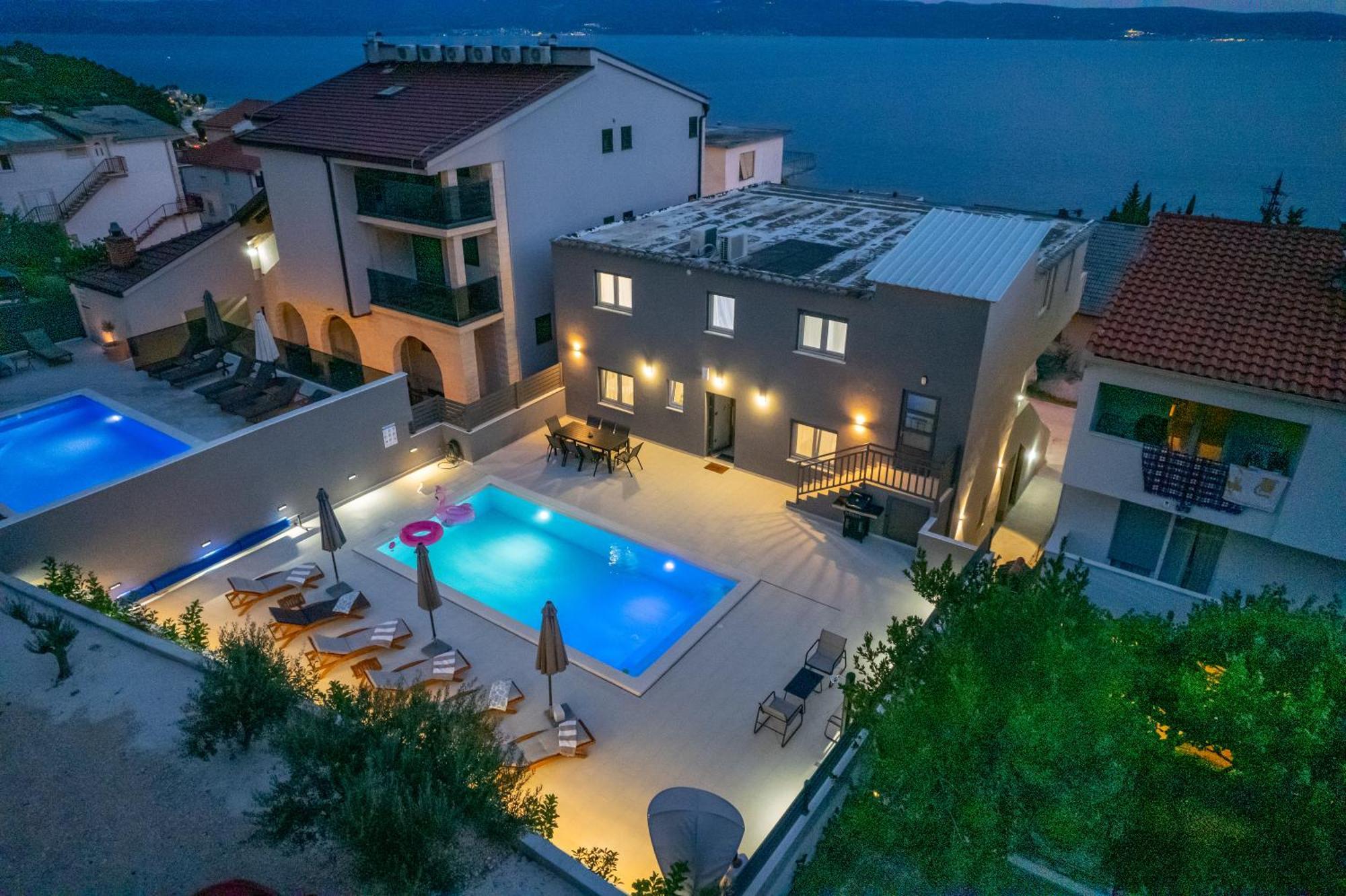 Luxury Apartment Lorena - Private Heated Pool - 예세니체 외부 사진
