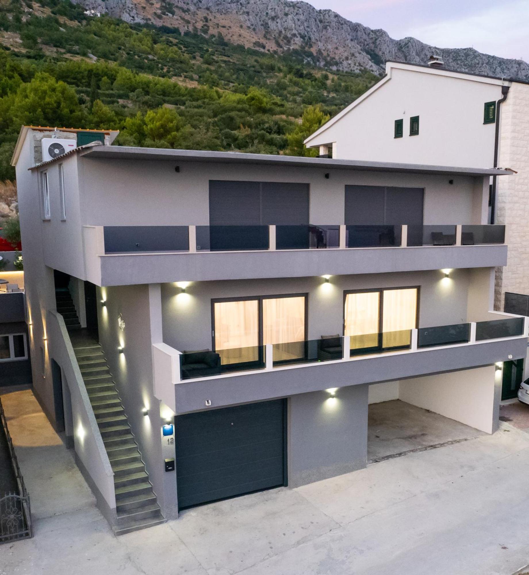 Luxury Apartment Lorena - Private Heated Pool - 예세니체 외부 사진